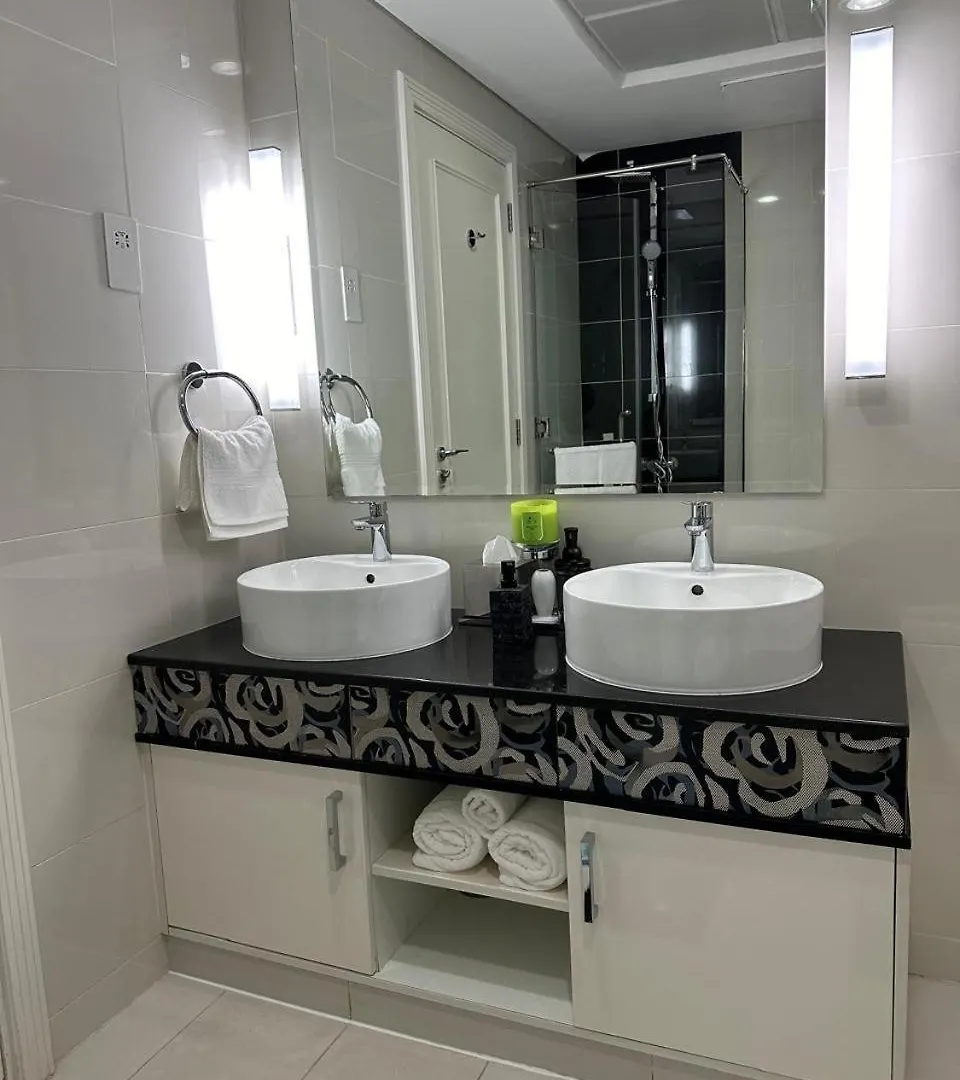 Luxury 1Br With Burj Khalifa View In A 5 Star Hotel Facilities - 5 Min Walk To Dubai Mall Apartment